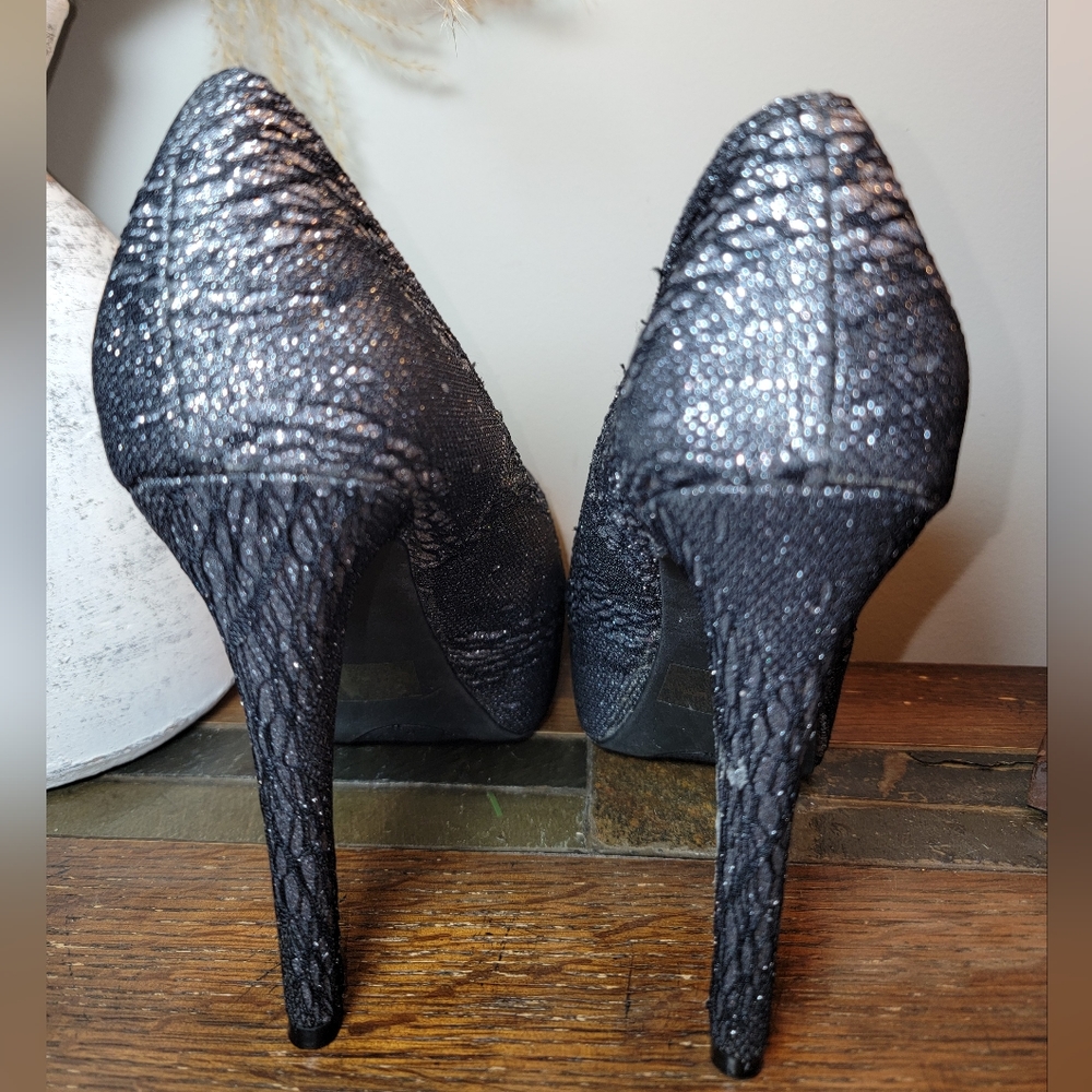 Qupid Metallic Heels‎ - Size 8.5 - Picture 3 of 5